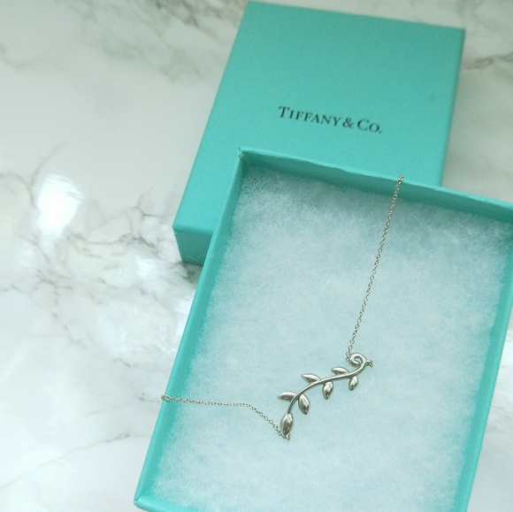 Tiffany Co Olive Leaf Pendant Vine ネックレス ペンダント 高級感 Allocar Ma Tiffany Co Olive Leaf Pendant Vine ネックレス ペンダント 高級感 Allocar Ma